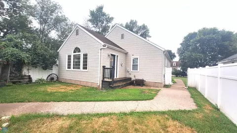 106 E 1st Ave S, Cavalier, ND 58220 photo 2