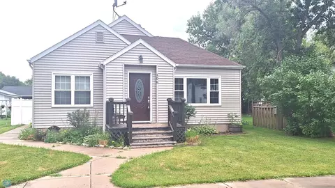 106 E 1st Ave S, Cavalier, ND 58220