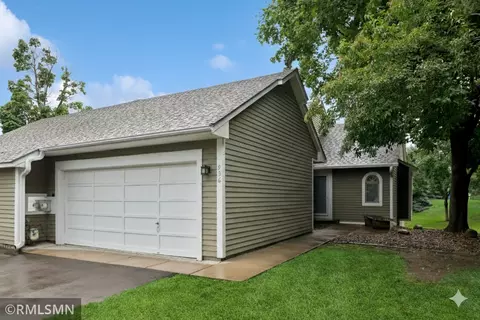 936 Winterberry Dr, Woodbury, MN 55125
