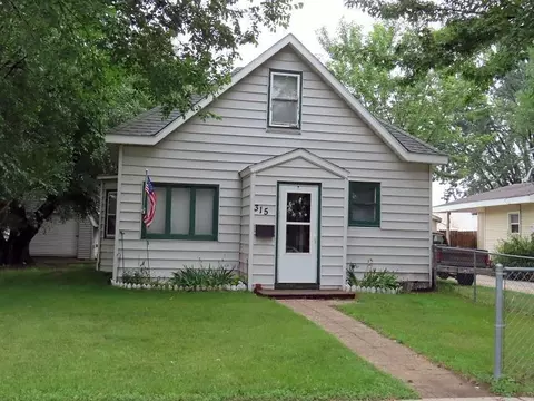 315 Conley Ave S, Thief River Falls, MN 56701