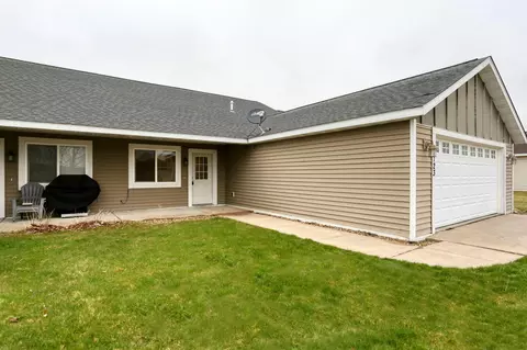 1137 Sugar Pine Ln, New Richmond, WI 54017