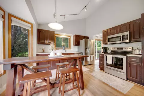 4555 Oak Chase Way, Eagan, MN 55123 photo 2