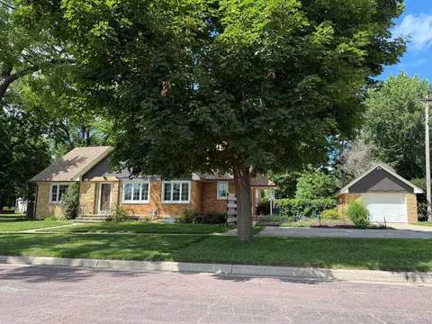 201 5th Ave N, Lakefield, MN 56150