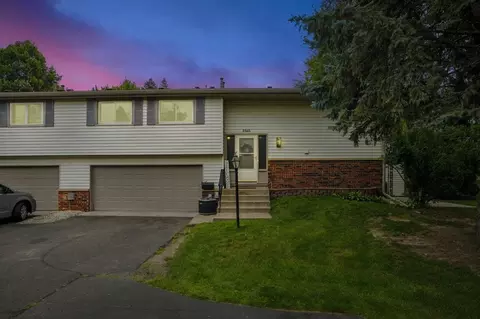 3565 Granada Pl N, Oakdale, MN 55128