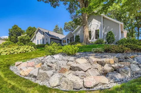4536 Foothill Trl, Vadnais Heights, MN 55127