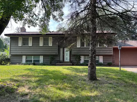 605 E 131st St, Burnsville, MN 55337
