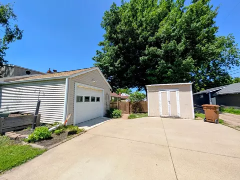 Exterior - 918 N 3rd St, Montevideo, MN 56265 photo 3 of 13