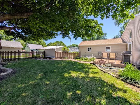 Exterior - 918 N 3rd St, Montevideo, MN 56265 photo 10 of 13