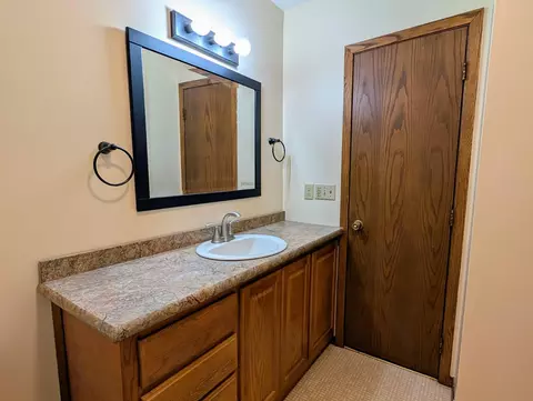 Bath - 918 N 3rd St, Montevideo, MN 56265 photo 1 of 6