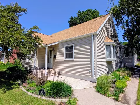 Exterior - 918 N 3rd St, Montevideo, MN 56265 photo 2 of 13