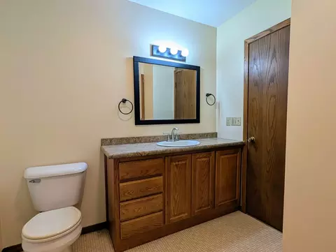 Bath - 918 N 3rd St, Montevideo, MN 56265 photo 3 of 6