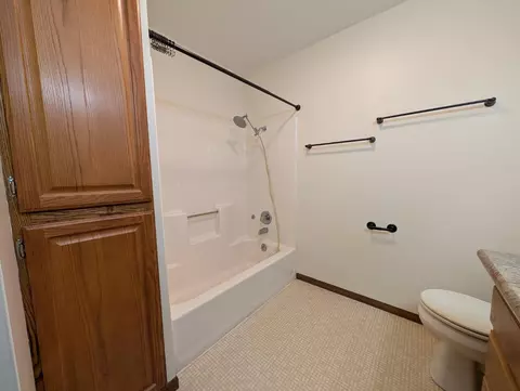 Bath - 918 N 3rd St, Montevideo, MN 56265 photo 4 of 6