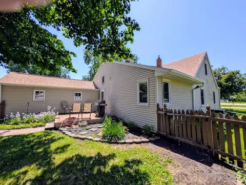 Exterior - 918 N 3rd St, Montevideo, MN 56265 photo 4 of 13