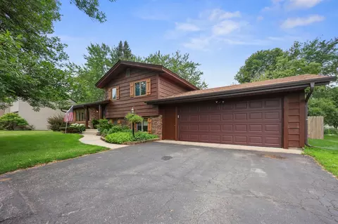 935 Julie Dr, Saint Cloud, MN 56303