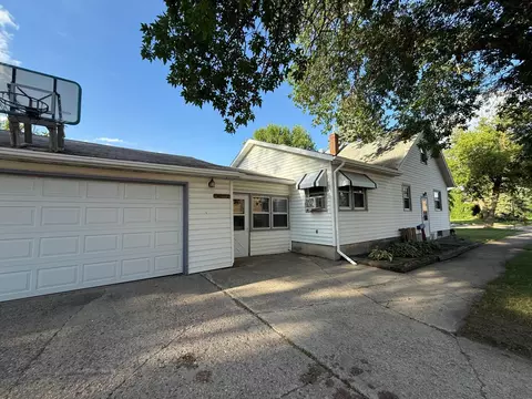 103 Arnold Ave N, Thief River Falls, MN 56701
