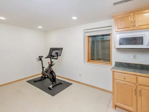 8218 Oakmere Rd, Bloomington, MN 55438 photo 32