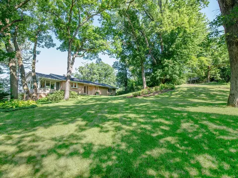 8218 Oakmere Rd, Bloomington, MN 55438 photo 7