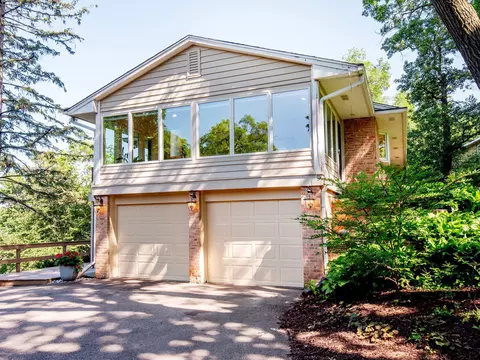 8218 Oakmere Rd, Bloomington, MN 55438 photo 2