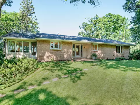 8218 Oakmere Rd, Bloomington, MN 55438 photo 9