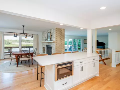 8218 Oakmere Rd, Bloomington, MN 55438 photo 14