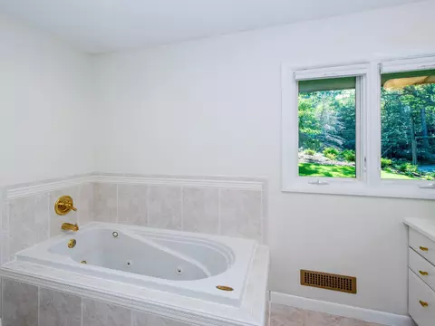 8218 Oakmere Rd, Bloomington, MN 55438 photo 26