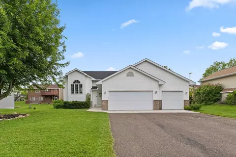104 Bison Ct, Buffalo, MN 55313