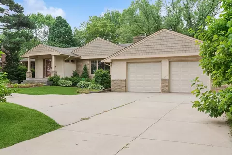 2280 Highway 36 W, Roseville, MN 55113