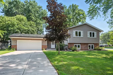 4313 Bear Path Trl, Eagan, MN 55122