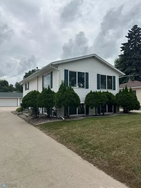 2126 5th Ave S, Fargo, ND 58103
