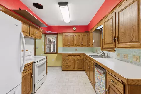 Kitchen - 8506 E River Rd NW, Coon Rapids, MN 55433 photo 2 of 4