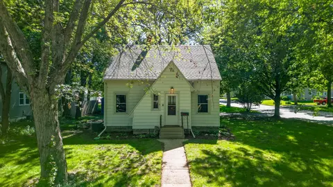 212 S Oakland St, Lake Crystal, MN 56055