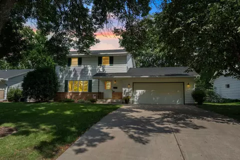 1015 Main St S, Shakopee, MN 55379