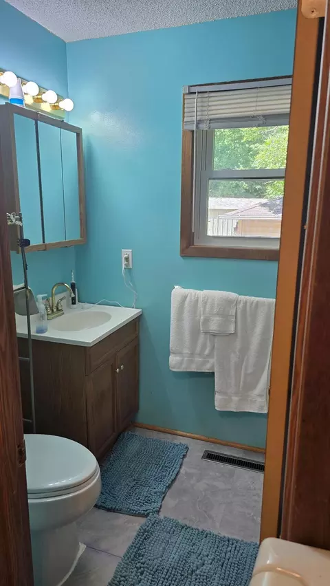 Bath - 8492 190th St, Milaca, MN 56353 photo 1 of 1