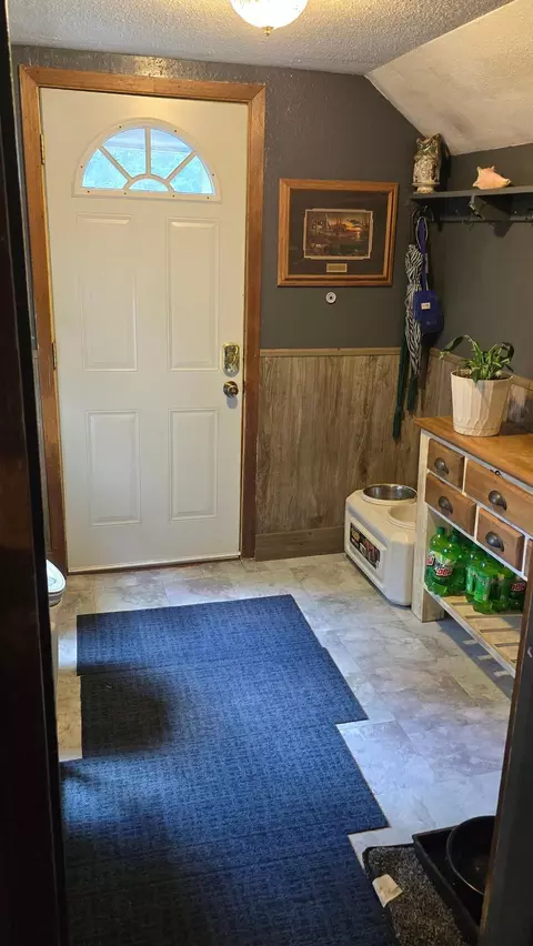 Entry Way - 8492 190th St, Milaca, MN 56353 photo 1 of 2