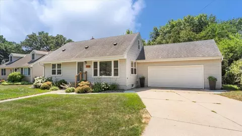 1858 Beckman Ave, Arden Hills, MN 55112