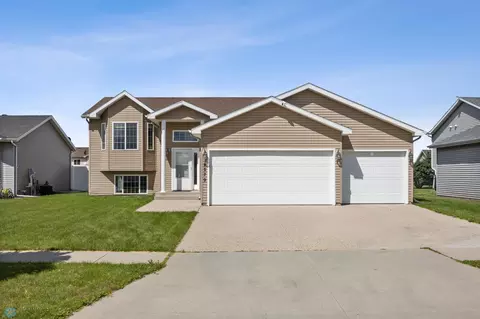 4239 16th St S, Moorhead, MN 56560
