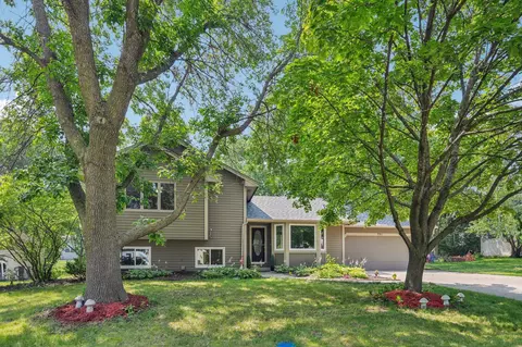 721 Conestoga Trl, Chanhassen, MN 55317