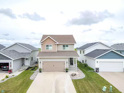 1158 Highland Ln W, West Fargo, ND 58078