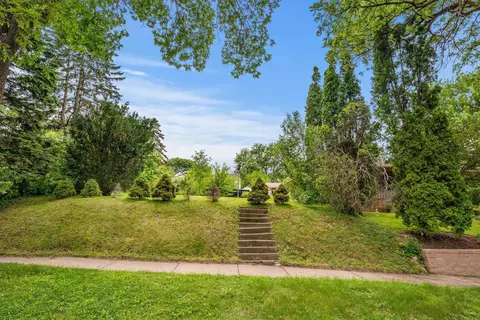 8 Nn Humboldt Ave, West Saint Paul, MN 55118