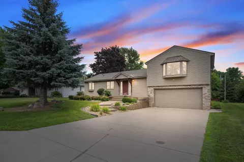 1238 Shryer Ave E, Maplewood, MN 55109