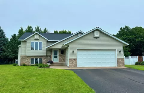 455 Chestnut Dr, New Richmond, WI 54017