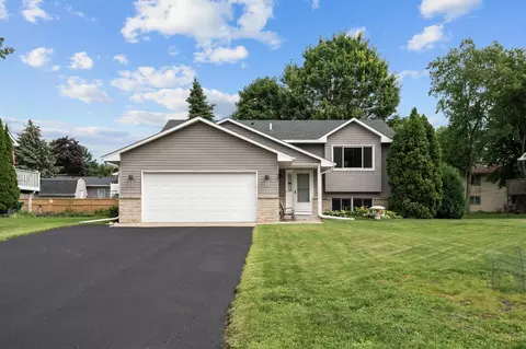 947 102nd Cir NE, Blaine, MN 55434