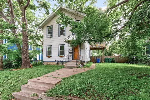 32 Douglas St, Saint Paul, MN 55102