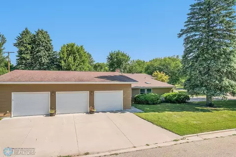 202 12th Ave N, Casselton, ND 58012