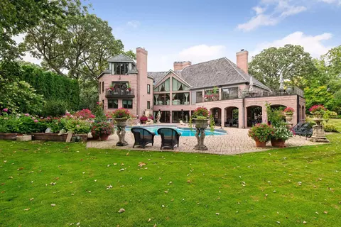 7119 Antrim Ct, Edina, MN 55439