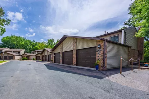 2442 Mendelssohn Ln N #430, Golden Valley, MN 55427