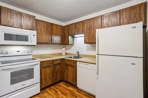 1700 Four Oaks Rd #327, Eagan, MN 55121 photo 7