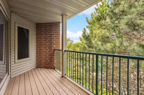 1700 Four Oaks Rd #327, Eagan, MN 55121 photo 17