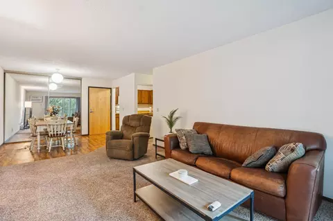 1700 Four Oaks Rd #327, Eagan, MN 55121 photo 6