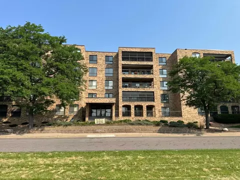 2221 Youngman Ave #503, Saint Paul, MN 55116